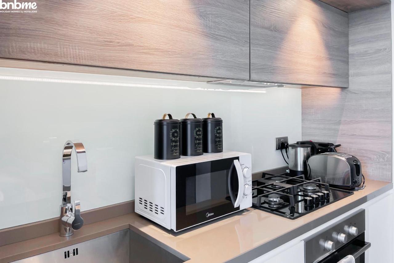 Bnbmehomes - Beautiful Lake View Studio Near Marina - 1504 Dubaj Kültér fotó